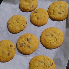 I made these with chocolate chips instead of m&ms and they were great! I'm sure they'd be good with m&ms also, I just didn't have any 😂