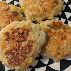 These weren't bad in themselves, but I couldn't figure out the dipping sauce to pair them with.