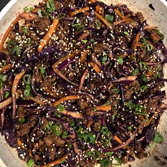 I made this with frozen veggie minced meat, added thin carrot sticks and sirracha sauce. It was amazing, and the sauce was unbelievable. Thumbs up!