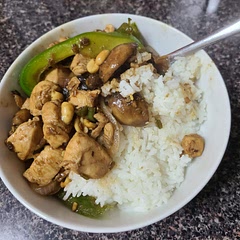 I like mine spicy! Added 2 serrano chilies and went with bell pepper, mushrooms and onions.
*salt the chicken while it cooks in the 1st go round. Then cooked the mushrooms added the onion just before they finished. Put that aside put the chicken back in the pan with the chopped chilies, set that aside then made the sauce once ready put the chicken and mushrooms back in. Stirred. Added bell pepper for a couple minutes just to heat thru and keep the crunch.  Sprinkle in peanuts and stir.