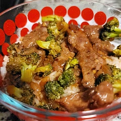 I know this calls for ground beef, but I like it MUCH better with a quality stir fry beef instead. I add my broccoli with the meat. I'd recommend getting the beef browned but not cooked all the way through before setting to simmer. At this point, I haven't perfected that timing, but it's worth the effort to get it figured out.
