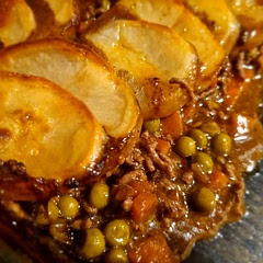 Really easy to make. Demolished by the whole family every time we make it. Serves 2 adults, 2 kids under 4, and there's some left over (sometimes) for my partner for work the next day 😁