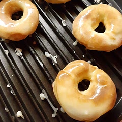 10/10. soft, not too squishy, subtle cake flavor, glaze was very complimentary to the donut. mouthfeel somewhere between tim hortons timbit & angel food cake