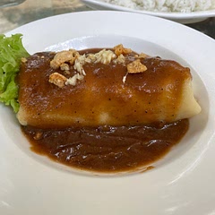 I won't take credit for this since I asked my mom to cook it for me . I sent her the link and asked her to remove the prawns and the pork. She nailed it! The peanut sauce is the bomb! 💣