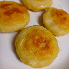 Super easy and delicious. I avoided the oven part and just let them sit in the pan with a lid after creating the crust.
