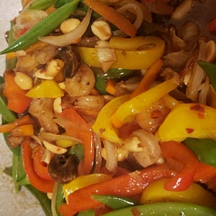 Changed chicken for shrimp, added mushrooms, carrots and corn starch slurry