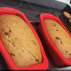 Literally the best banana bread I've ever had, turned out so amazing!!! I followed the recipe to a T except i doubled the batch. Had my coworkers try a slice and they asked me for the recipe because they said their never turns out like mine does🥺😭❤