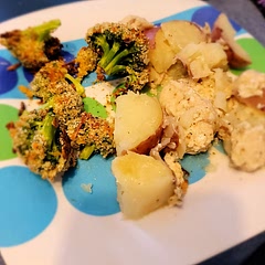 It was really easy to prep beforehand & cook when I was ready! Made some crispy cheesy broccoli to go with it 😋