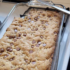 I used a glass pan, omitted white sugar and ready in 23 minutes.