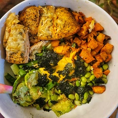 Real easy and delicious 😋 im not vegan but i eat vegan meals and sometimes spice it up so i added salmon for extra protein. It's a go to now.