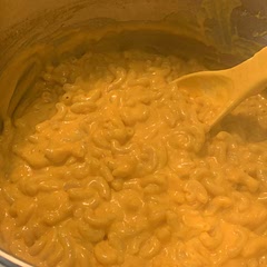 Looks exactly like mac and cheese! Nice and thick, I would do less nutritional yeast next time and may play around with the spices.