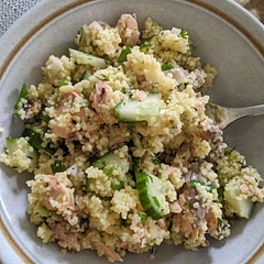 Easy recipe and made for a quick delicious lunch. Will be great to bring to work. Next time I will add more salmon, I think, or there are plenty of things that would be great to add... Tomatoes, capers, chickpeas for starters