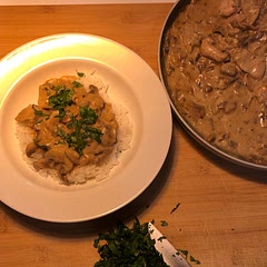 Do not know where I went wrong cz it did not have as much flavor as expected 🤔
Was still good though! Creamy and tender! Served it with a side of rice - quite a fulfilling meal!