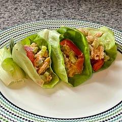 I used less Siracha (2 tsp) and swapped the tortilla for a lettuce (butterhead) wrap.