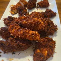 Absolutely delish!!! I double dredged for more crunch.  I also used a deep fryer and cooked 4 at a time for 4-5mins depending on thickness.  HUGE hit with the kids. Also made 8 servings.