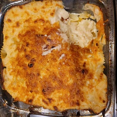 Used shredded Parmigiano, mozzarella, Colby jack and cream cheese. Added garlic cloves in the beginning, and half way through, a pinch of onion powder, garlic salt and pepper. Added boetiw pasta, cuz I had more sauce than gnocchi.