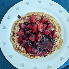 Easy to make , very tasty and filling ! It made about four large pancakes split between two people. 

I topped mine with some stewed berries/apples and a drizzle of agave syrup.

Absolutley delicious and will definitley make this again 😊