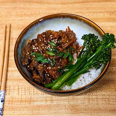 It turned out delicious and the sauce was yummy! I just added broccolini and I did forget to fry the beef I just mixed it in with the sauce and the veggies. It still turned out pretty good