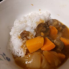 I didn't add ginger the second time I made this. Tbh I think it made no difference. I also didn't use meat, instead I simply substituted for sliced white button mushrooms. Still tastes good and it releases water during simmering. 👍