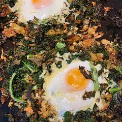 A bit fiddly for ‘ a quick lunch ‘ but was worth it. Used up a bag of curly kale I had. Had to partially warm through the frozen hash browns before I could shred them. I used cheddar as had no Gouda. Very tasty and will do again.