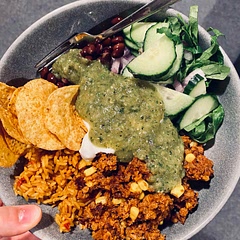 10/10. Swapped the dressing for coconut yoghurt and salsa verde 👌🏼