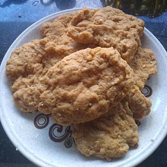 This is my go to seitan recipe. The photo above is the pieces right out of the pressure cooker, I will marinade some, and with the rest I will be making cola fricken.