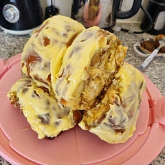 Did not turn out as expected but are more cakey and the icing more of a custard.

Still great tho but it might have been my ingredients, no stand mixer, I ran out of flour and skill that gave a diffrent turn out.