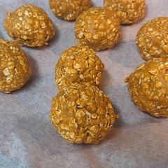 The teenager that lives in my house was skeptical about trying these. She took a bite and decided that she would finish it. 

Anyone who has read my reviews knows I test these recipes on the teenager that lives in my house. 😁👍👍

Added a dash of nutmeg and cinnamon. Excellent!!