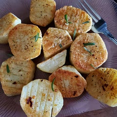 These potatoes were easy to make and they got really crispy. I didn't have any parsley, so I topped with rosemary and it was good.  Only change I would make is more seasoning,  the flavor could have been kicked up a notch