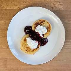 I don’t like to fry these in oil because they can easily fall apart when flipping. I got a Japanese Obanyaki pan and can cook four at a time to perfection with zero mess.