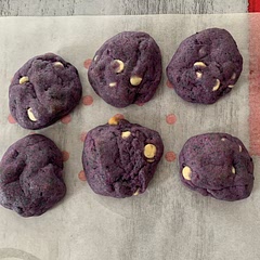 They should be flattened just a bit prior to baking.