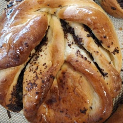 Спасибо за рецепт, Катя.
Я делала из половины порции .
Но что то у меня пошло не так, булочки получились огромными😁
И я , наверное, перемесила тесто..
Буду ещё пробовать, спасибо