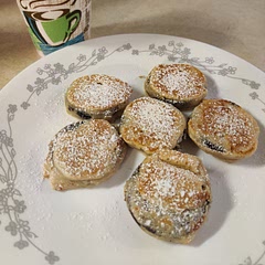 These are the best! A serving is 2 cookies, but most of the time I can't help but make 3 per person 😋