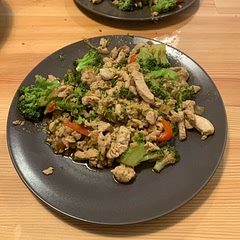 I didn’t add mushrooms, so it had a lot of meat.