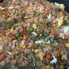 Great for left overs!
Went the “frozen veggies” route. Next time I’ll be adding bacon yummy!