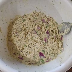 Pretty damn tasty I do say so myself
I seasoned the chicken with salt and pepper and cook it for like 15 minutes with water