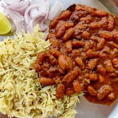 Substituted the chickpeas (chole) with red kidney beans (rajma) and served it with jeera rice (cumin rice). Delicious meal.