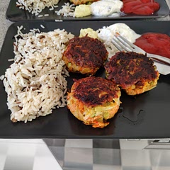 Tolles Rezept, wir haben es ein wenig abgeändert und den Reis separat serviert, da unsere einjährige vom Tisch mitisst und Reis liebt. Statt mais 🌽 gab es Erbsen.