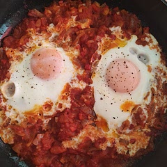 This was delicious, fast and easy to make. I ate it with bread that I sliced, drizzled with some olive oil and then baked in the oven :D