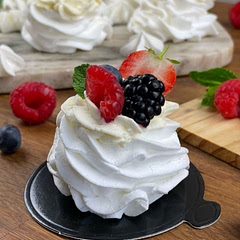 Please note:
*be sure you don't get any bit of egg yolk, water or grease into the whites.
* These are much easier to make in a stand mixer but a hand electric mixer would also work.
*Pavlova should be enjoyed between 4 hours of assembly (my family ate them in 10 minutes 😅)
Feel free to ask me any questions ❤️