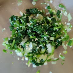 I only had a tiny amount of spinach, but it was still good, especially served with Dak Bulgogi and rice. The sesame flavor is nice