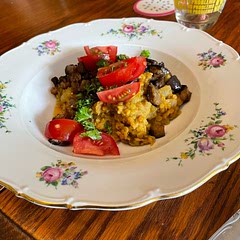 Added some fresh tomatoes and coriander to give it some color and freshness. It’s too spicy for children as it is but with a tweak it would be perfect ! I personally loved it.