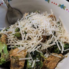 Sooo good and simple! I don't have tomatoes in my bowl bc texture issues but it's yummy!