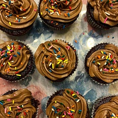 Easy to make and so delish!  I used chocolate buttercream frosting - so good!
