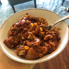 A quick and hearty meal; great balance of spice and sweetness. Not quite as cheesy as I hoped, so I’m adding a bit more on top!