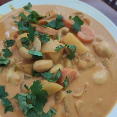 Omg, I hooked up, this massaman curry is so good🔥
At first you are starting feeling gentle burn on your lips optimal enough to not destroy your taste buds. Then you are rewarded with  creamy coconut flavor enveloping your mouth.  And occasionally in this tender paste you discover whole peanut, which keeps you jaw entertaint...

Almost all ingredients can be found in the nearest 7-11 :)