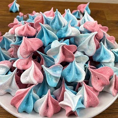 Please note:
*Be certain you don’t get any bit of egg yolk, water, or grease into the whites.
*you can store it in an airtight container for up to two weeks at room temperature.
*they are perfect for a little snack or cake decorating. 

