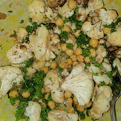 This is delicious with or without the dressing.
