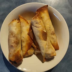 One of the better spring roll recipes have tried. Used spring roll pastry from Woolworths. Cooked for 10 minutes in air fryer at 200 degrees with a little oil sprayed on them