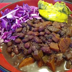 I love beans, especially with added veggies. This is great. I made it in the pressure cooker with a pound of dry beans.